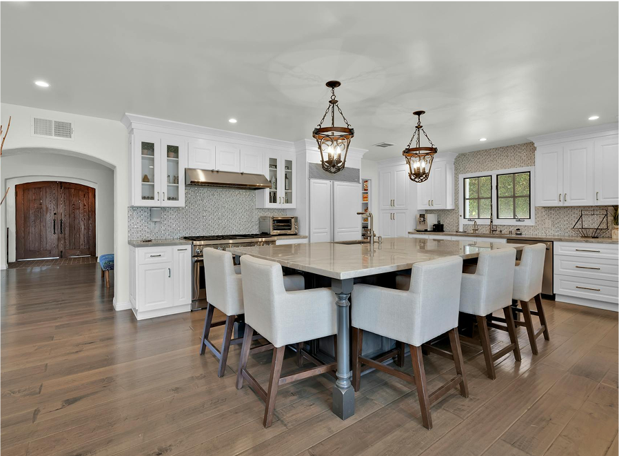 Premium Stones elegant kitchen with a spacious island and luxury finishes.